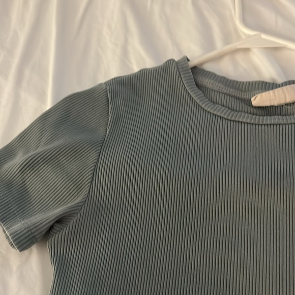 Supper cute cropped tee - Picture 2 of 3